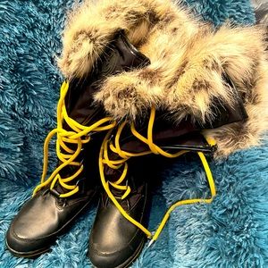Gorgeous Guess Tall winter boots!! Below knee base waterproof. Nylon inside. 7